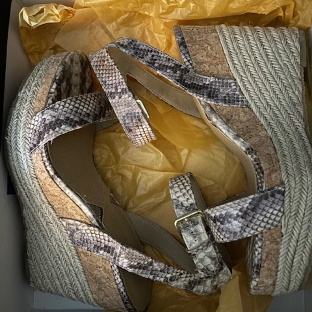 NIB ADRIENNE VITTADINI Women Beige Snake Skin Wove Cari Toe Espadrille Shoes 9 M